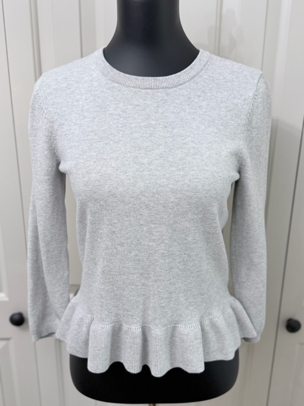 Express Gray Ruffle Hem Sweater Peplum Knit Top Long Sleeve Size Medium